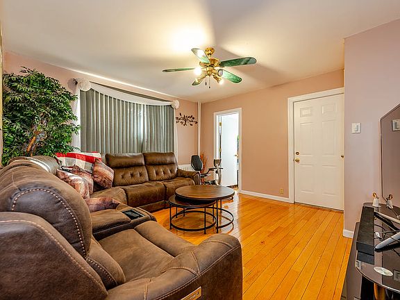 4th image of 2059 E 14th St