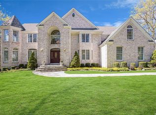 3 Pitch Pine Ct, Northport, NY 11768