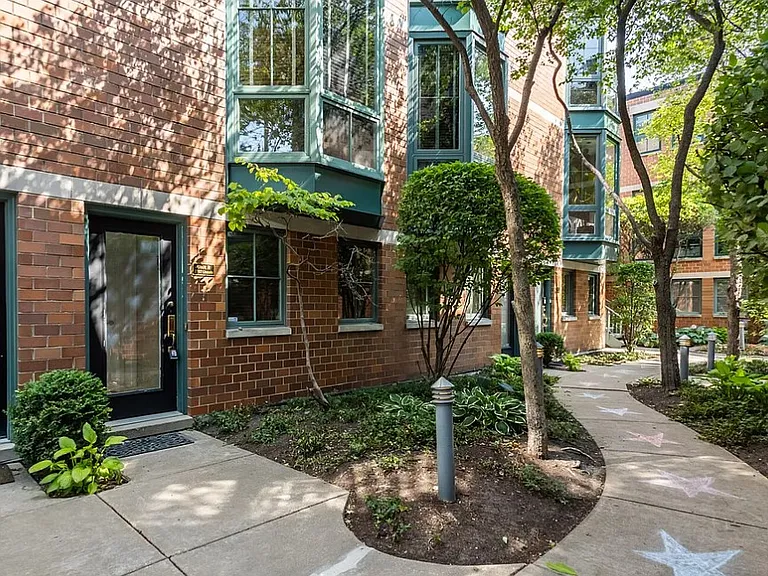 2707 N Lincoln Ave #R — Photo 1