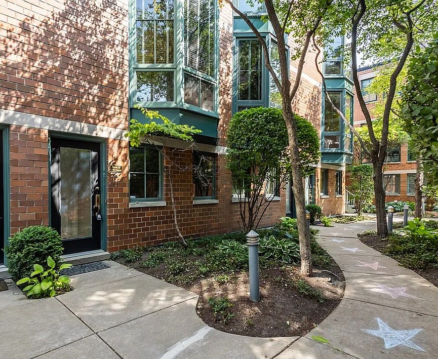 1st image of 2707 N Lincoln Ave APT R