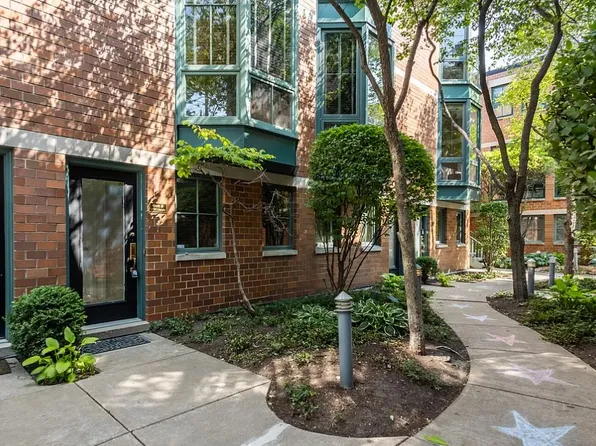 2707 N Lincoln Ave APT R, Chicago, IL 60614