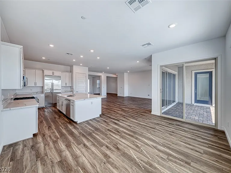 968 Woodburn Ln — Photo 8
