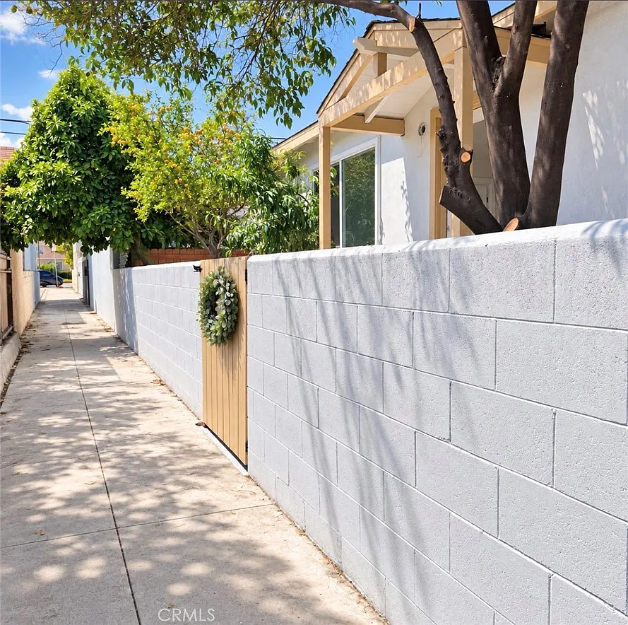 3 bed, 900 sqft, $3,000 — Photo 3