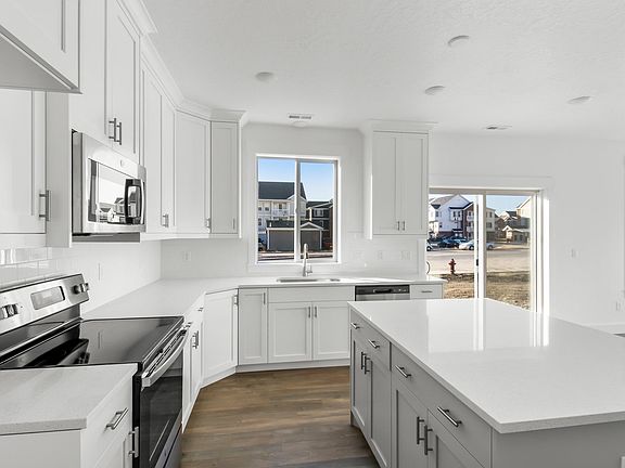 Finished home photos are representational images only. See sales agent for details.