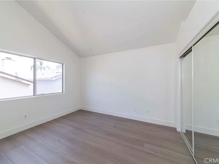1361 Abraham Ter — Photo 25