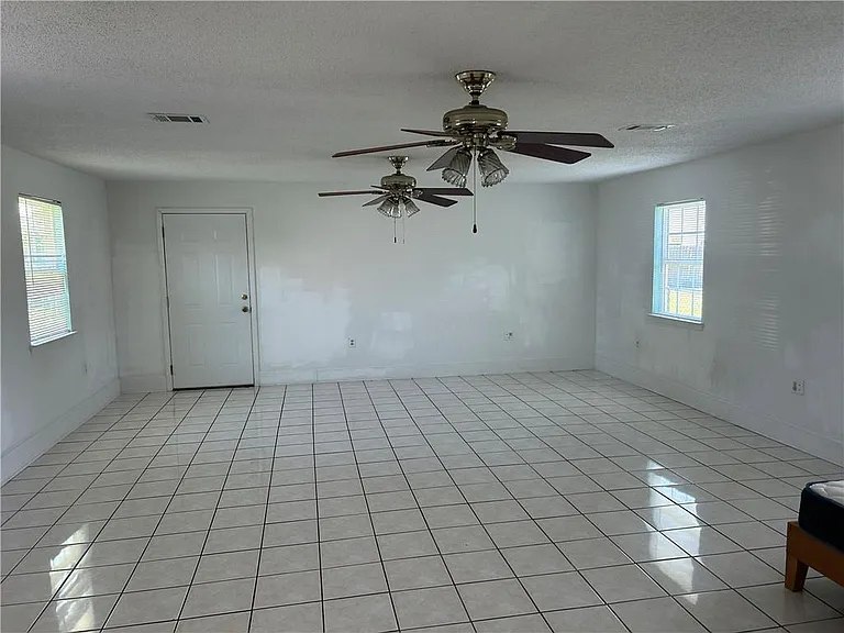 725 Oakwood Dr — Photo 30