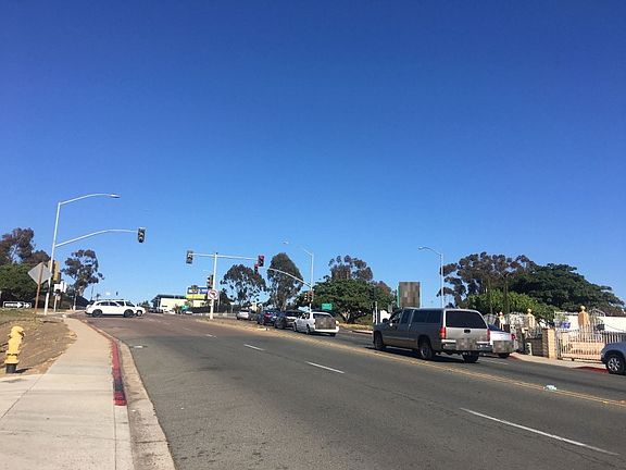 5th image of 4584 Imperial Ave