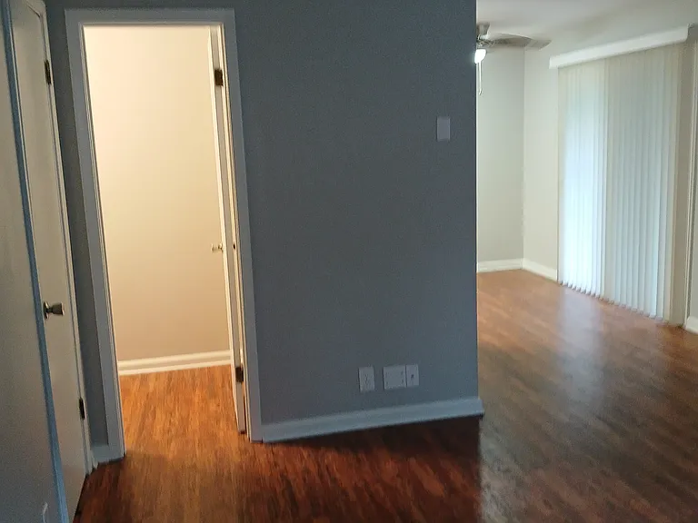 Franklin Manor Apartments — Photo 21