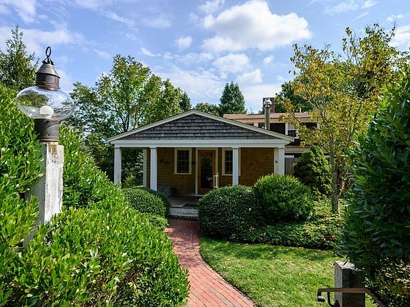 3rd image of 431 Moraine St