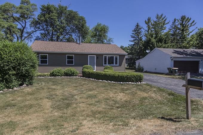 1st image of 392 Maplewood Dr