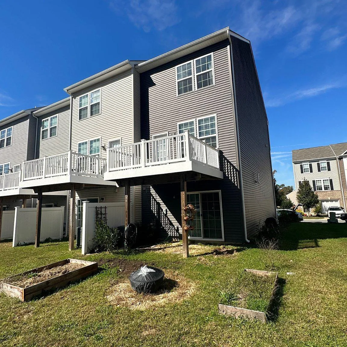 3 bed, 2.5 bath, 1668 sqft, $2,500 — Photo 3