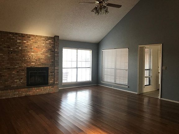 2nd image of 3604 Oakmont Dr
