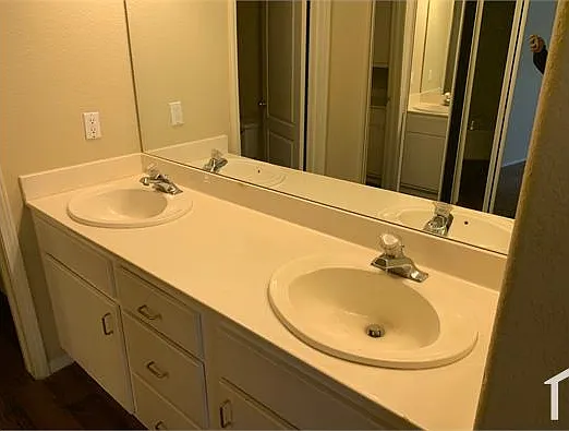 1900 N Torrey Pines Dr #116 — Photo 3