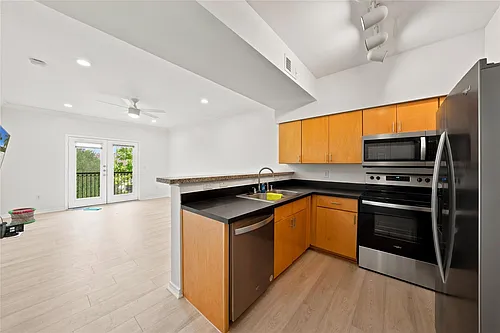 3102 Kings Rd Photo 1