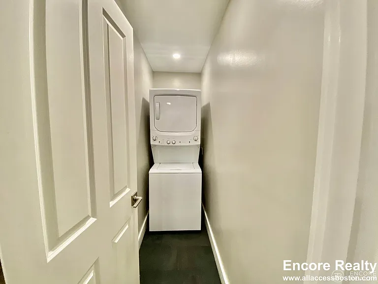 35 Portsmouth St #1L — Photo 2
