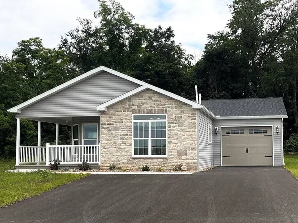 15 Laurie Dr, Shippensburg, PA 17257