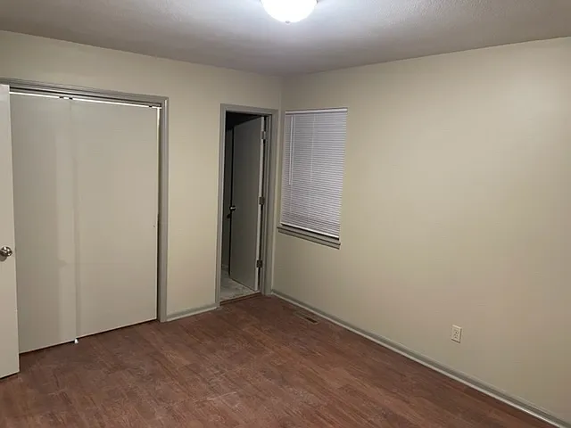 3 bed, 1300 sqft, $2,150 — Photo 4