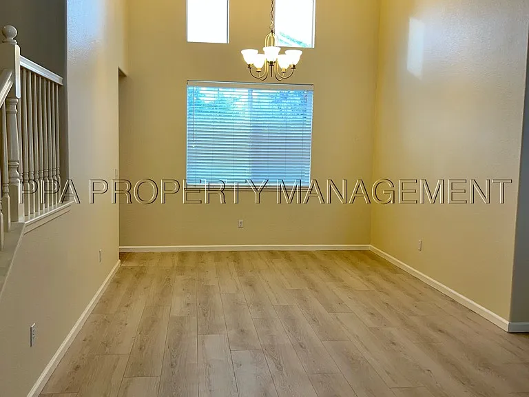 132 Shea Ct — Photo 2