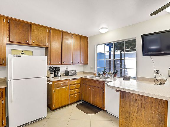 5th image of 402 Greenbriar Townhouse Way