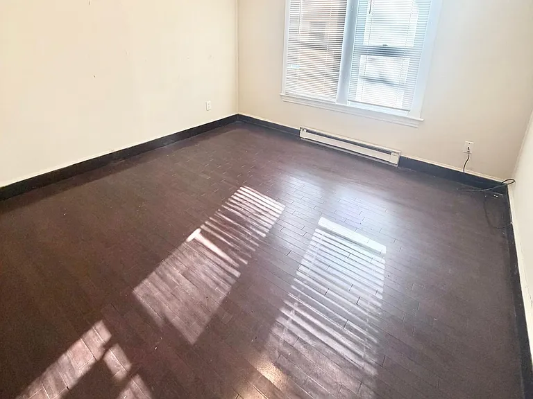327 Bassett St #2 — Photo 11