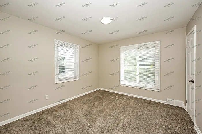 1008 Woodview Rd — Photo 11