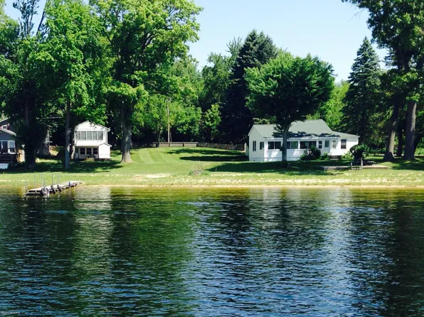 59388 41st St, Paw Paw, MI 49079