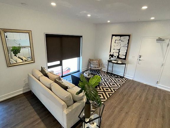 4th image of 569 N McLean Blvd #302