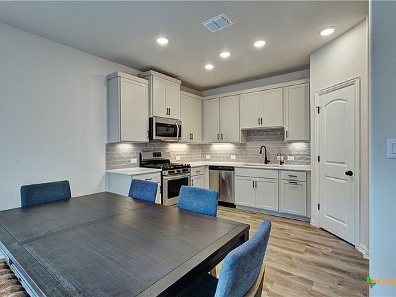 4th image of 2041 Flametree Ave