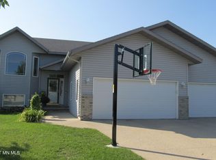 713 Wyndemere Dr, West Fargo, ND 58078
