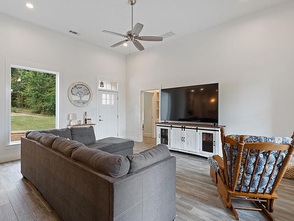 5th image of 3989 Brownlee Rd