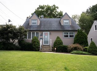 62 Rose St, Edison, NJ 08817