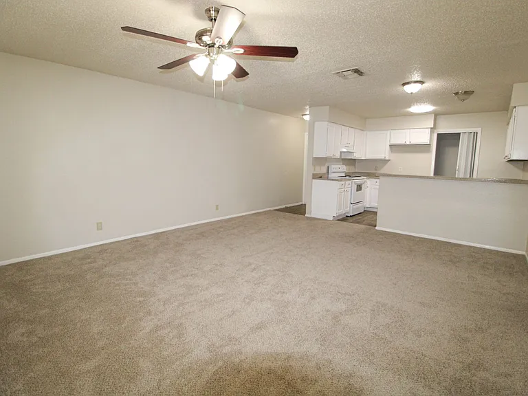 4724 Oakfield Way — Photo 5
