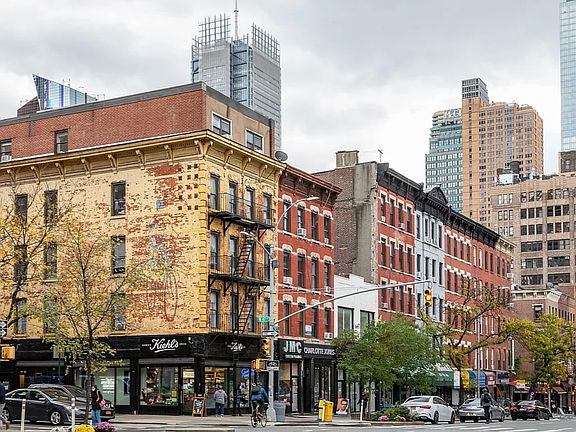 5th image of 829 9th Ave APT 2D