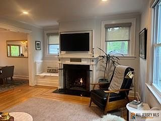 5th image of 25 Hillcrest Dr