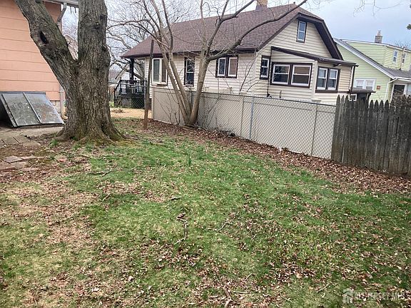 4th image of 913 Eden Ave