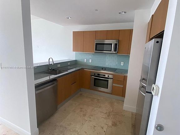 5th image of 1060 Brickell Ave APT 3309