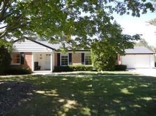 8515 N Manor Ln, Fox Pt, WI 53217
