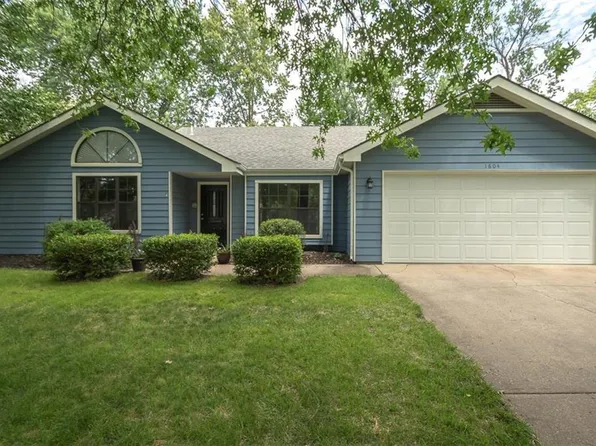1804 E 25th Ter, Lawrence, KS 66046