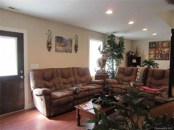 4th image of 148 Summit Ct #104
