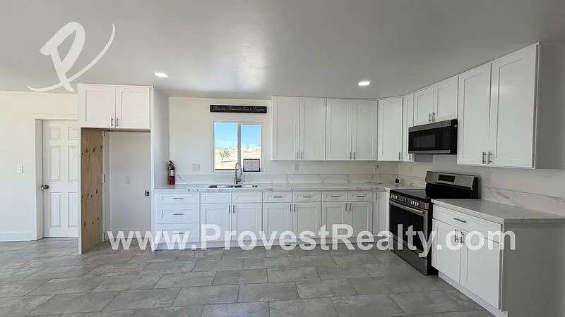 4 bed, 2.0 bath, 1589 sqft, $2,450 — Photo 3