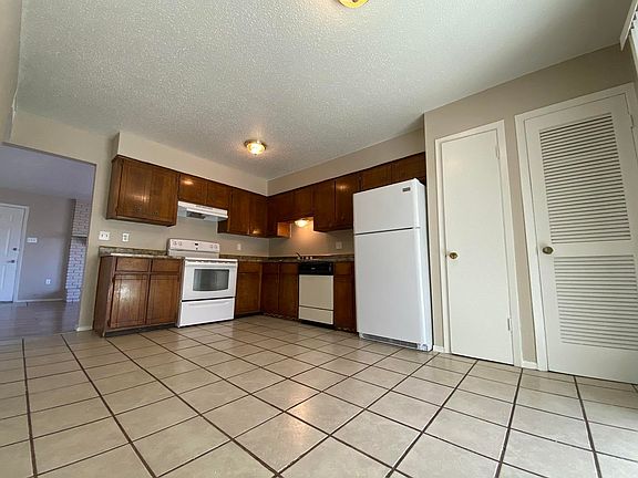 3rd image of 6435 Pizarro St