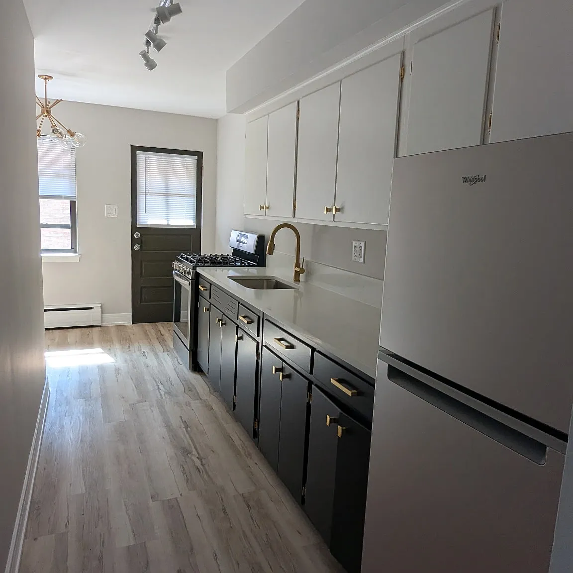 1 bed, 700 sqft, $1,350 — Photo 3