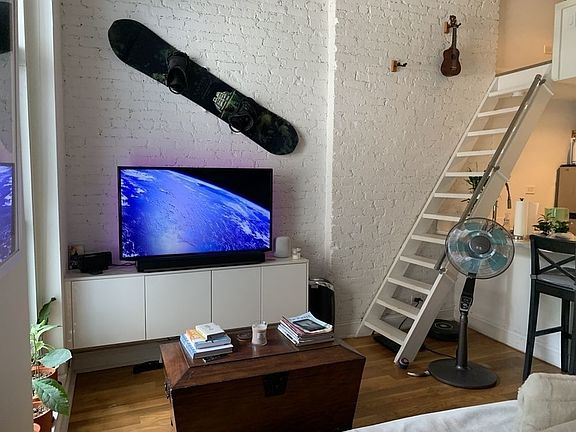 2nd image of 237 W 14th St APT 1RW