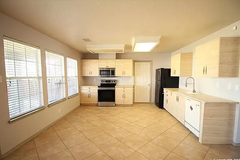 6523 Kestrel Ln — Photo 8