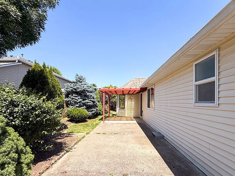 7349 Oneil Rd NE — Photo 26