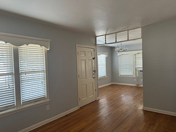 2nd image of 942 Waverly Ave