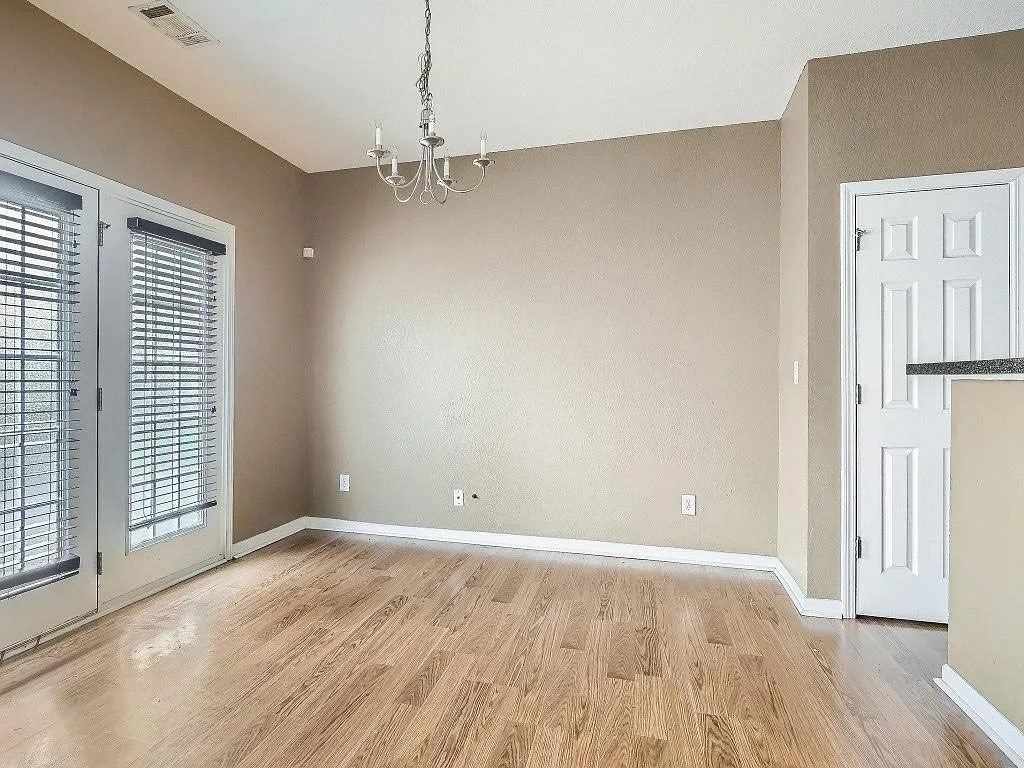 4456 Ravenwood Dr — Photo 3