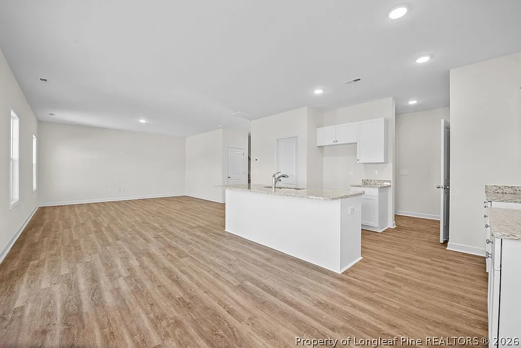 4 bed, 2.5 bath, 2321 sqft, $2,300 — Photo 4