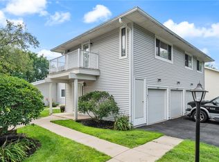 427 Eastbrooke Ln, Rochester, NY 14618