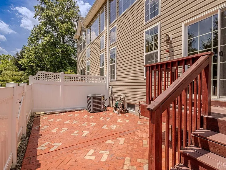 2474 N Canterbury Ln — Photo 22